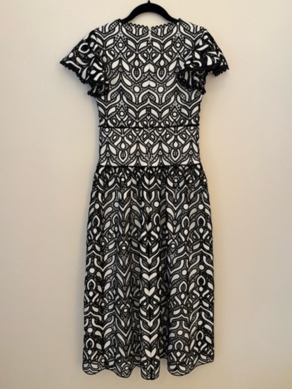 Monique Lhuillier Black and White Lace-Effect V-Neck Maxi Dress - Picture 6 of 7